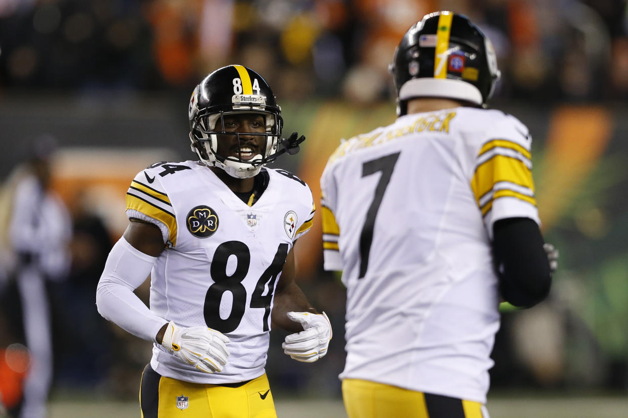 Ben Roethlisberger and Antonio Brown are reportedly at odds. (AP)