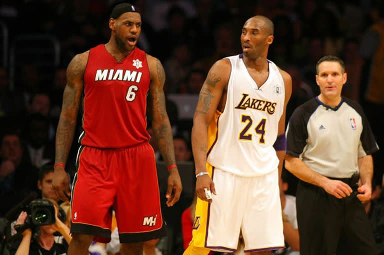 LeBron James le ganó el duelo a Kobe Bryant