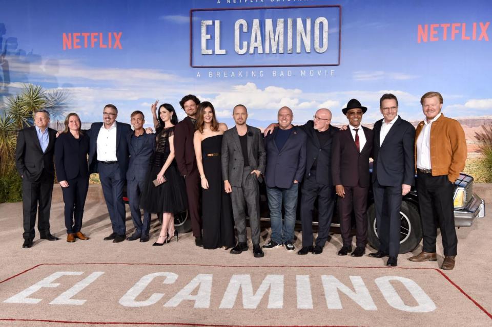 El elenco y equipo de “El Camino: A Breaking Bad Movie” celebran el estreno de la película en el Regency Village Theatre, el 07 de octubre de 2019, en Westwood, California.