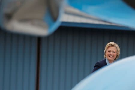 U.S. Democratic presidential nominee Hillary Clinton boards her campaign plane in White Plains, New York, U.S. October 3, 2016. REUTERS/Brian Snyder