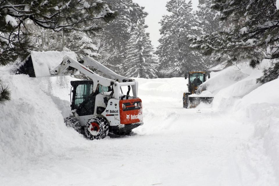 Bomb cyclone: Extreme snow storm hits central US with millions in 'bombogenesis' path