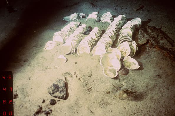 Sets of breakfast dishes from the sunken Titanic (1912) are shown in New York, 25 August 1987, in the position they were found by expedition Titanic 1987. (Photo by - / AFP)        (Photo credit should read -/AFP via Getty Images)