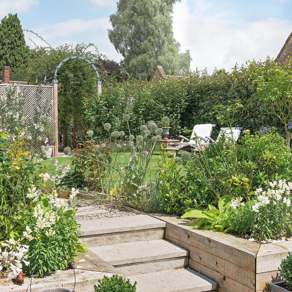  Garden with raised beds, steps, arch and trellis 