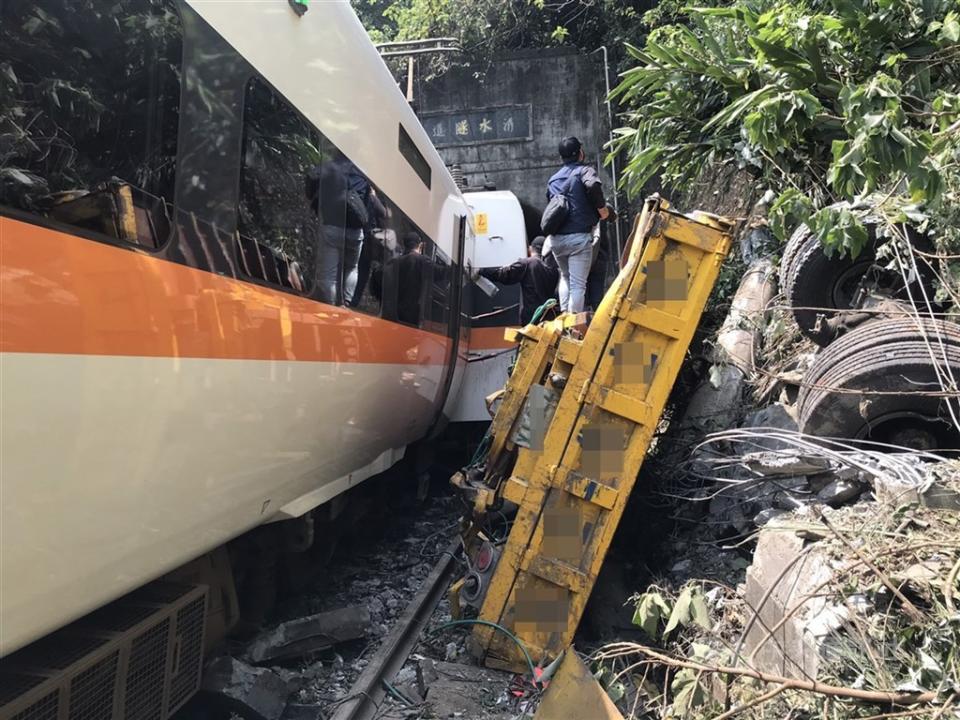 台鐵太魯閣號事故造成重大傷亡，國民黨立法院黨團昨天列出十大疑點直指「政府殺人」。（中央社檔案照）