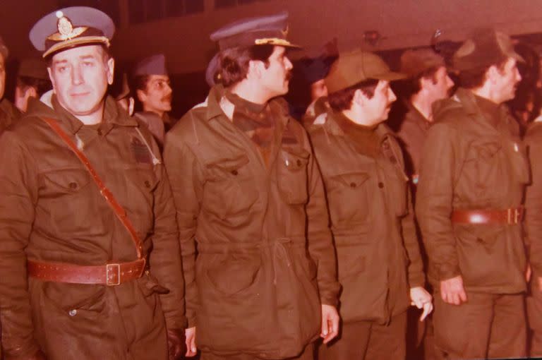 El brigadier Eugenio Javier Miari, en Puerto Argentino, durante la guerra de Malvinas