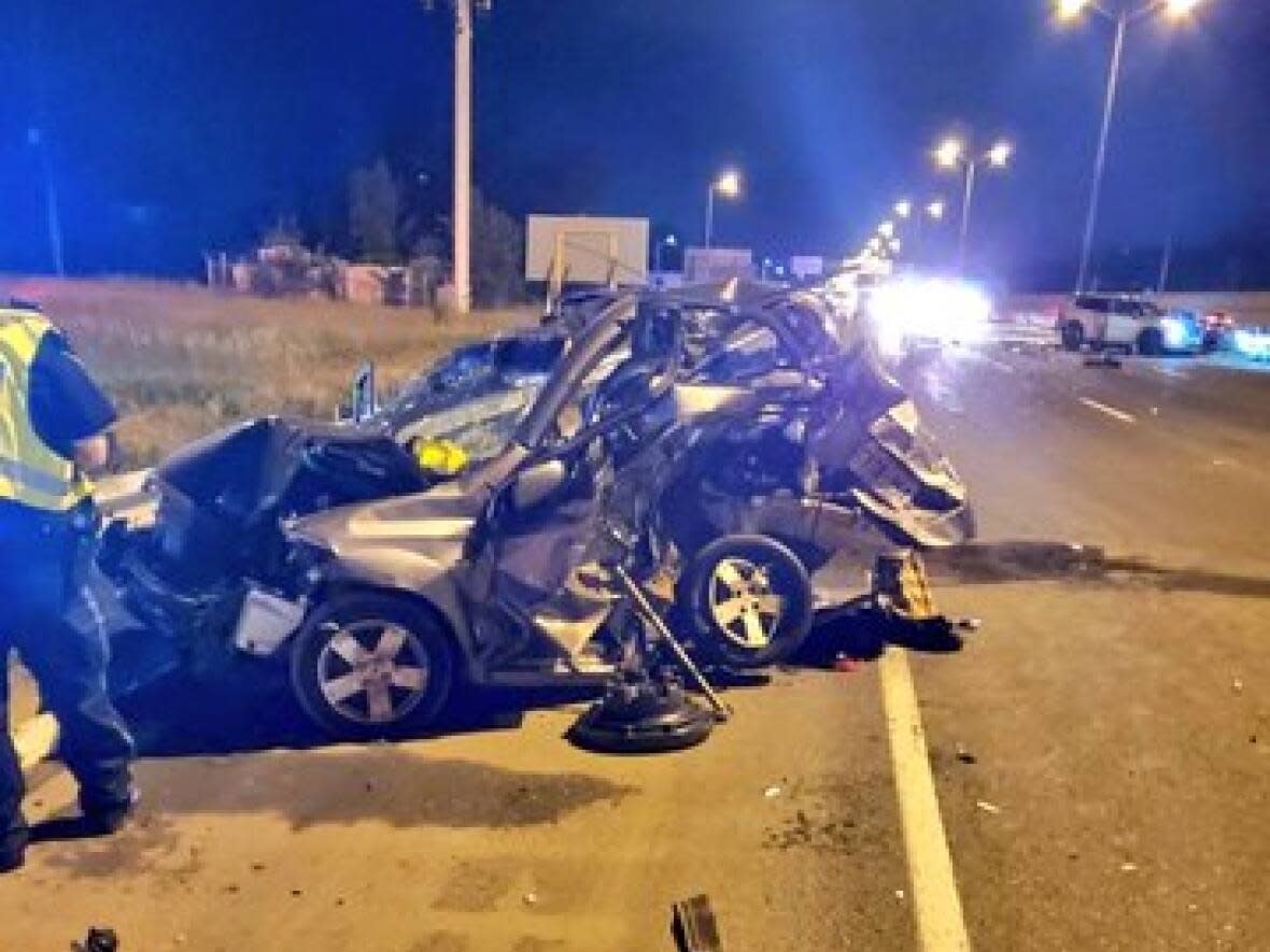 The two people killed were the drivers inolved in the original crash, police said. A passenger that was in one of those vehicles remains in hospital in critical condition. (@OPP_HSD/Twitter - image credit)