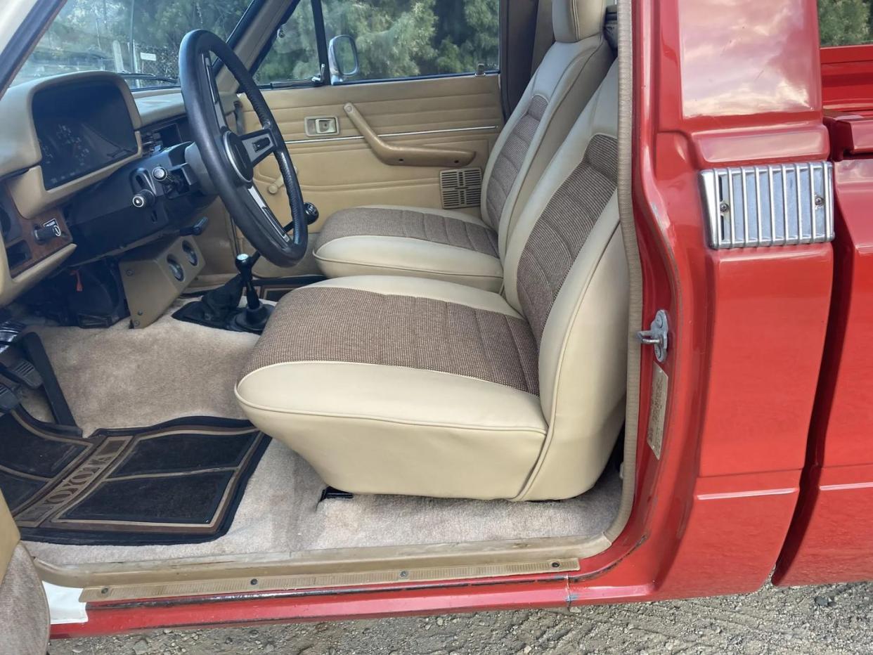 1981 toyota pickup 4x4 deluxe 5 speed interior