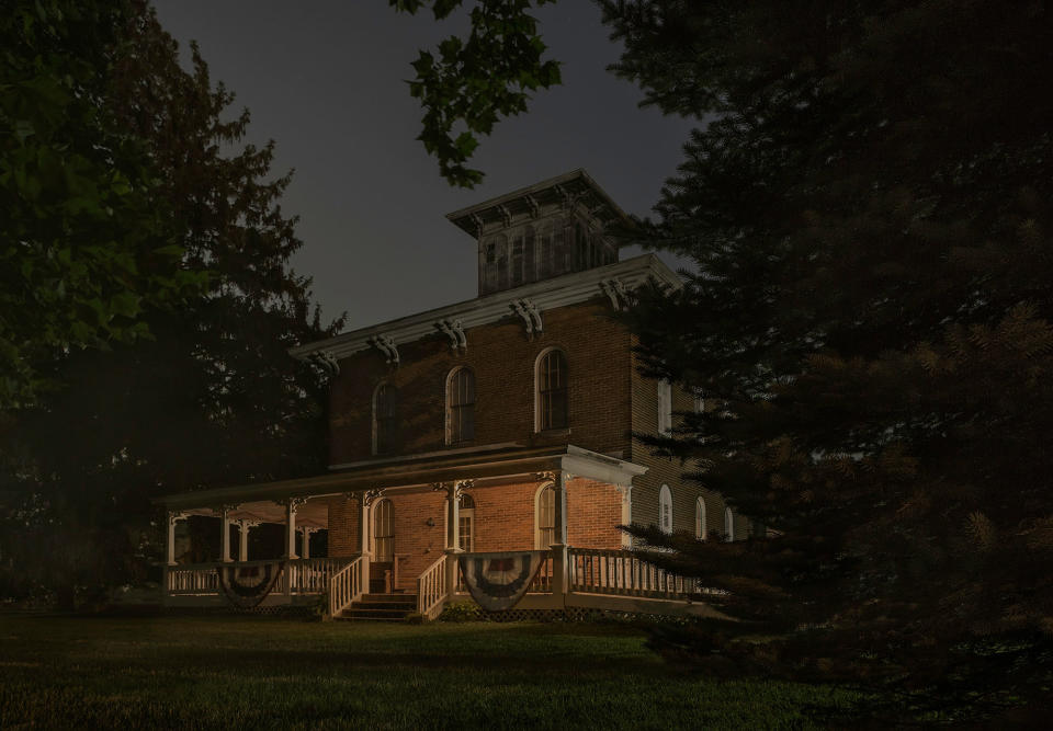 <p>Erastus Farnham House, south of Fremont, Indiana. (Photograph by Jeanine Michna-Bales) </p>