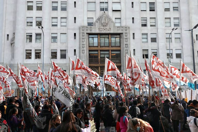 Las organizaciones que no comulgan con el gobierno fueron recibidas hoy en el ministerio de Desarrollo Social