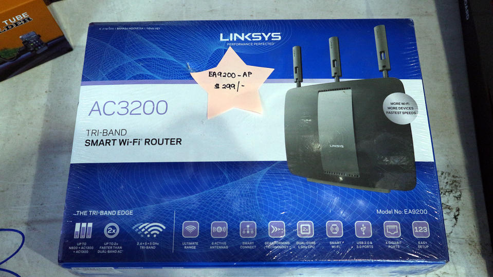 The Linksys EA9200 is a AC3200 tri-band router that broadcasts two separate 5GHz networks and one 2.4GHz with a total throughput of 3200Mbps (1300Mbps on both 5GHz bands and 600Mbps on the 2.4GHz band). It’s going at S$299 (U.P. S$399). It’s at Expo Hall 5, Booth 5087.