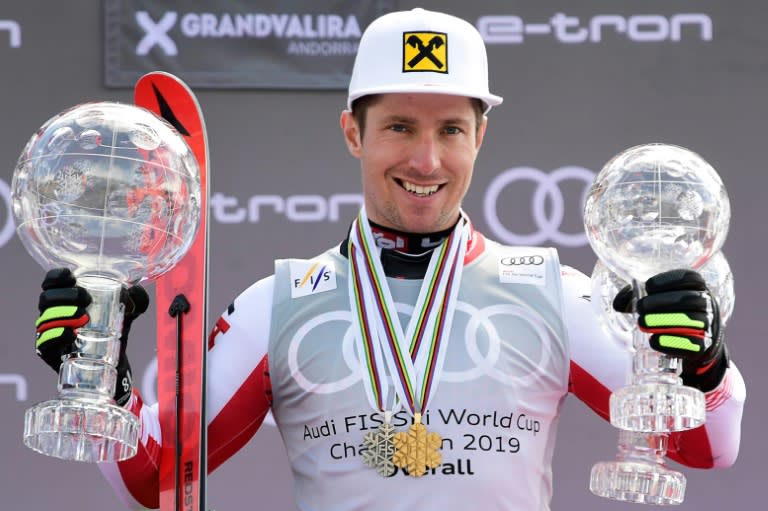 L'Autrichien Marcel Hirscher pose avec ses trophées en Coupe du monde de ski alpin le 17 mars 2019 à Grandvalira Soldeu, en Andorre. (JAVIER SORIANO)