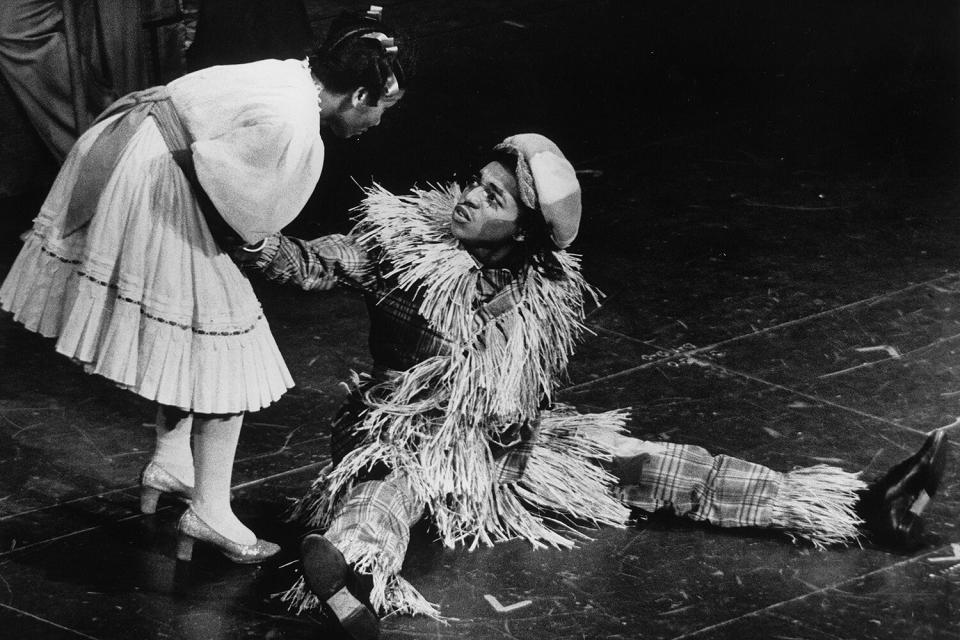 Stephanie Mills as Dorothy meets Hinton Battle as the Scarecrow in the Broadway play "The Wiz (Musical)" circa 1975.