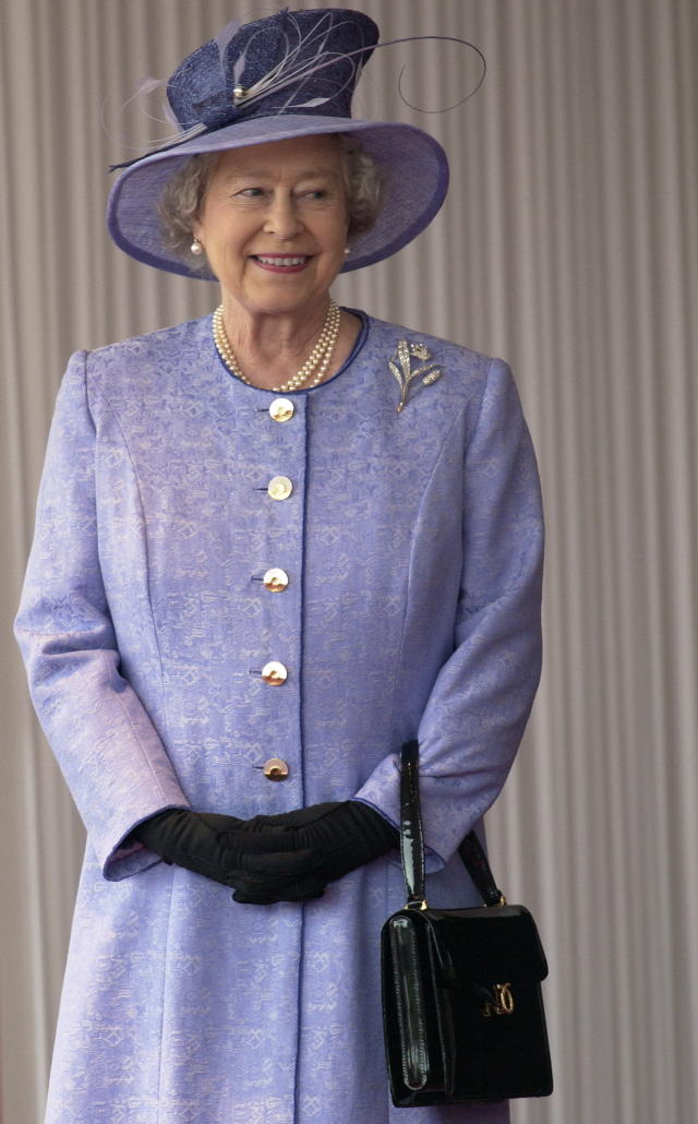 Queen Elizabeth purse secret signal