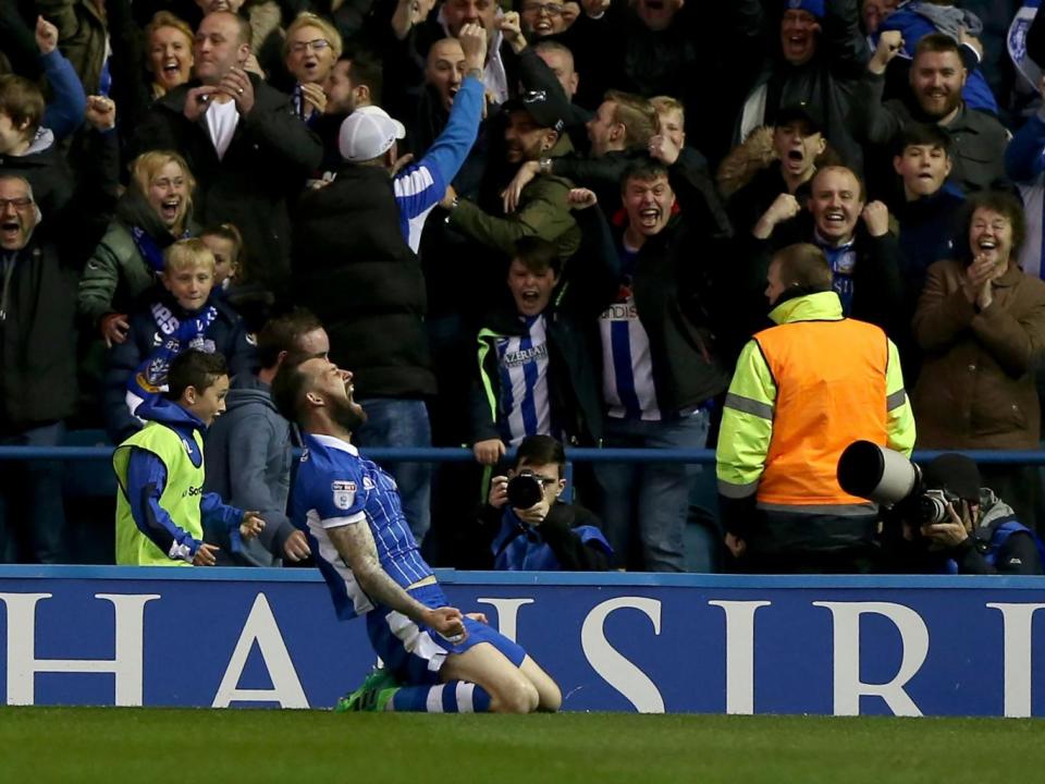 Huddersfield beat Sheffield Wednesday on penalties and will face Reading in Championship play-off final