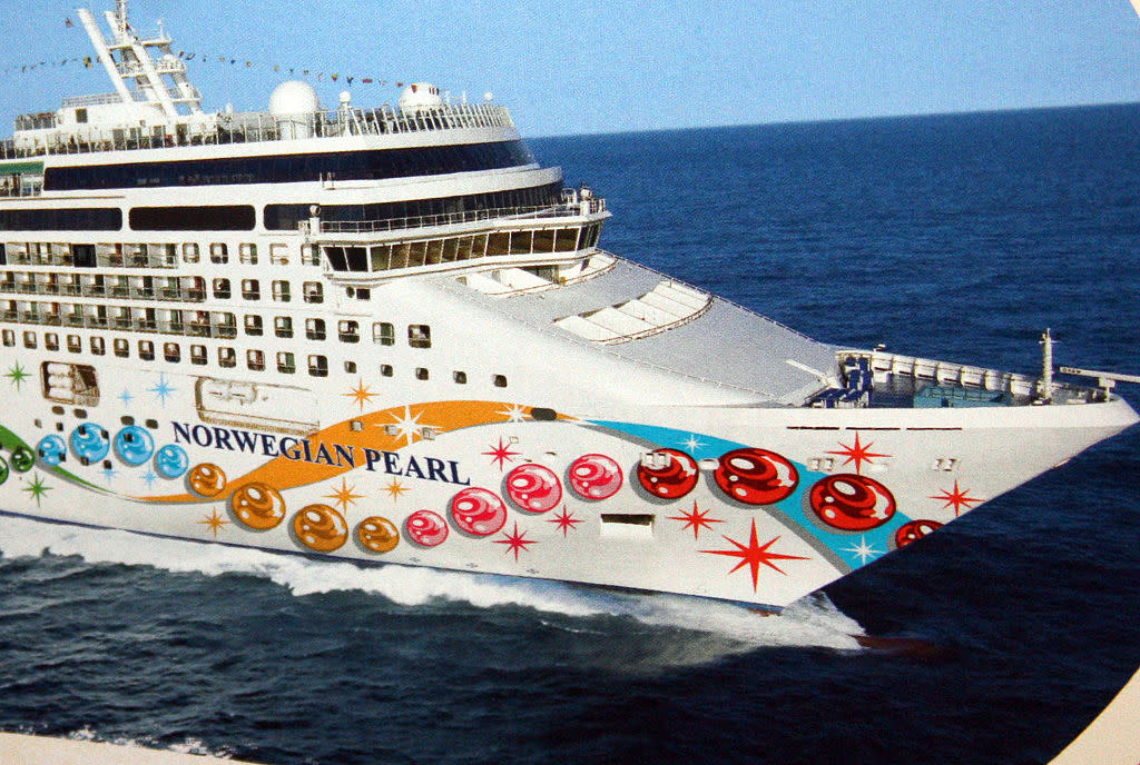  A picture of the cruise ship Norwegian Pearl. 