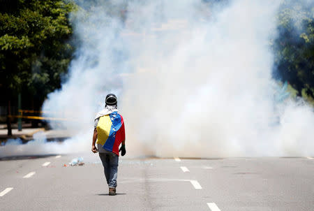 A demonstrator clashes with riot security forces while participating in a strike called to protest against Venezuelan President Nicolas Maduro's government in Caracas, Venezuela, July 20, 2017. REUTERS/Andres Martinez Casares