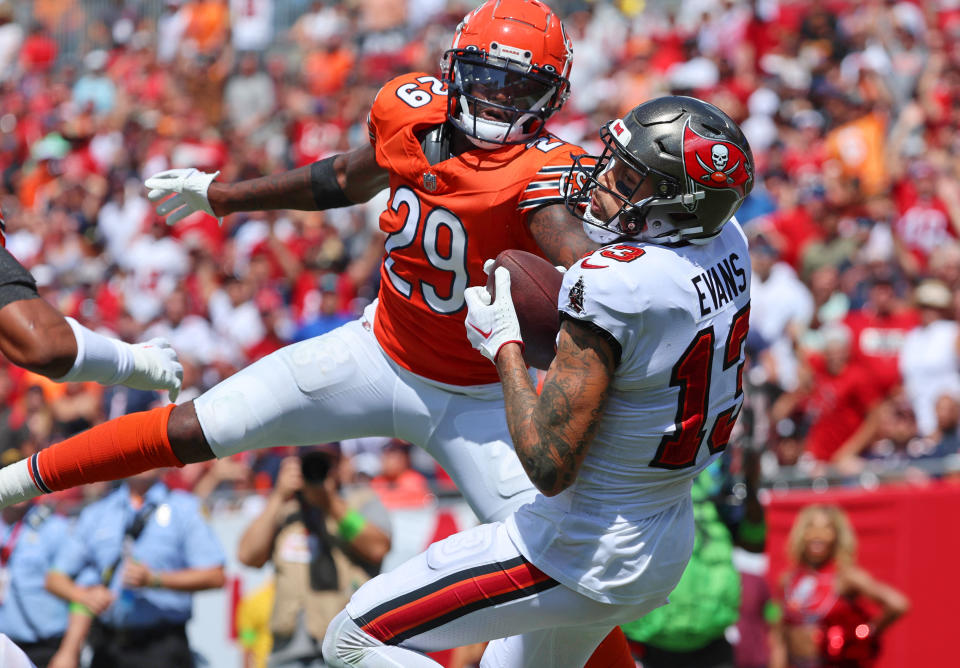 Sep 17, 2023; Tampa, Florida, USA; Tampa Bay Buccaneers wide receiver Mike Evans (13) catches a touchdown over Chicago Bears cornerback Tyrique Stevenson (29) during the second half at Raymond James Stadium. Mandatory Credit: Kim Klement Neitzel-USA TODAY Sports ORG XMIT: IMAGN-710525 ORIG FILE ID: 20230917_lee_sv7_0172.JPG