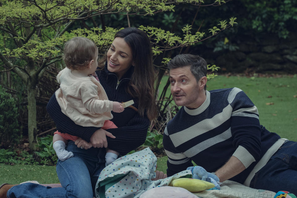 Michelle Keegan as Maya Stern and Richard Armitage as Joe Burkett in Fool Me Once