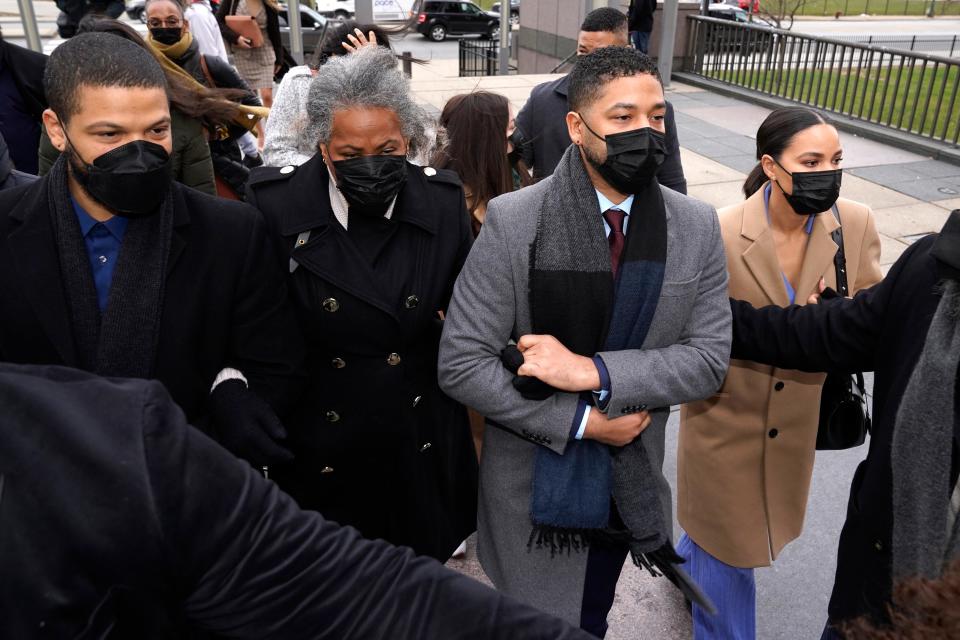 Actor Jussie Smollett, right, arrives Monday, Dec. 6, 2021, with his mother Janet and unidentified siblings at the Leighton Criminal Courthouse for day five of his trial in Chicago. Smollett is accused of lying to police when he reported he was the victim of a racist, anti-gay attack in downtown Chicago nearly three years ago, in Chicago. (AP Photo/Charles Rex Arbogast)