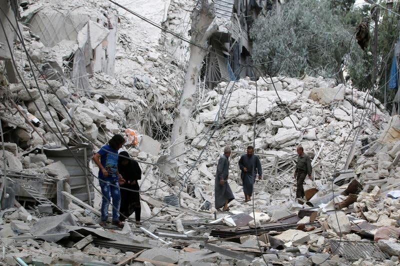 People inspect a damaged site after airstrikes on the rebel held Tariq al-Bab neighbourhood of Aleppo, Syria September 23, 2016. REUTERS/Abdalrhman Ismail