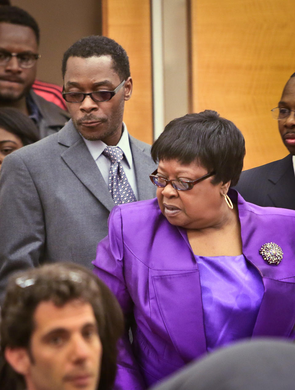 Alvena Jennette, center left, arrives with his mother Loiuse Austin, center right, at Brooklyn Supreme Court, Tuesday May 6, 2014 in New York. Jennette and his half brothers Robert Hill and Darryl Austin were exonerated in a decades-old conviction investigated by homicide detective Louis Scarcella, whose tactics have come into question. They became the first people connected to the detective to be exonerated. Louise Austin stood in court for son Darryl who died in prison. (AP Photo/Bebeto Matthews)