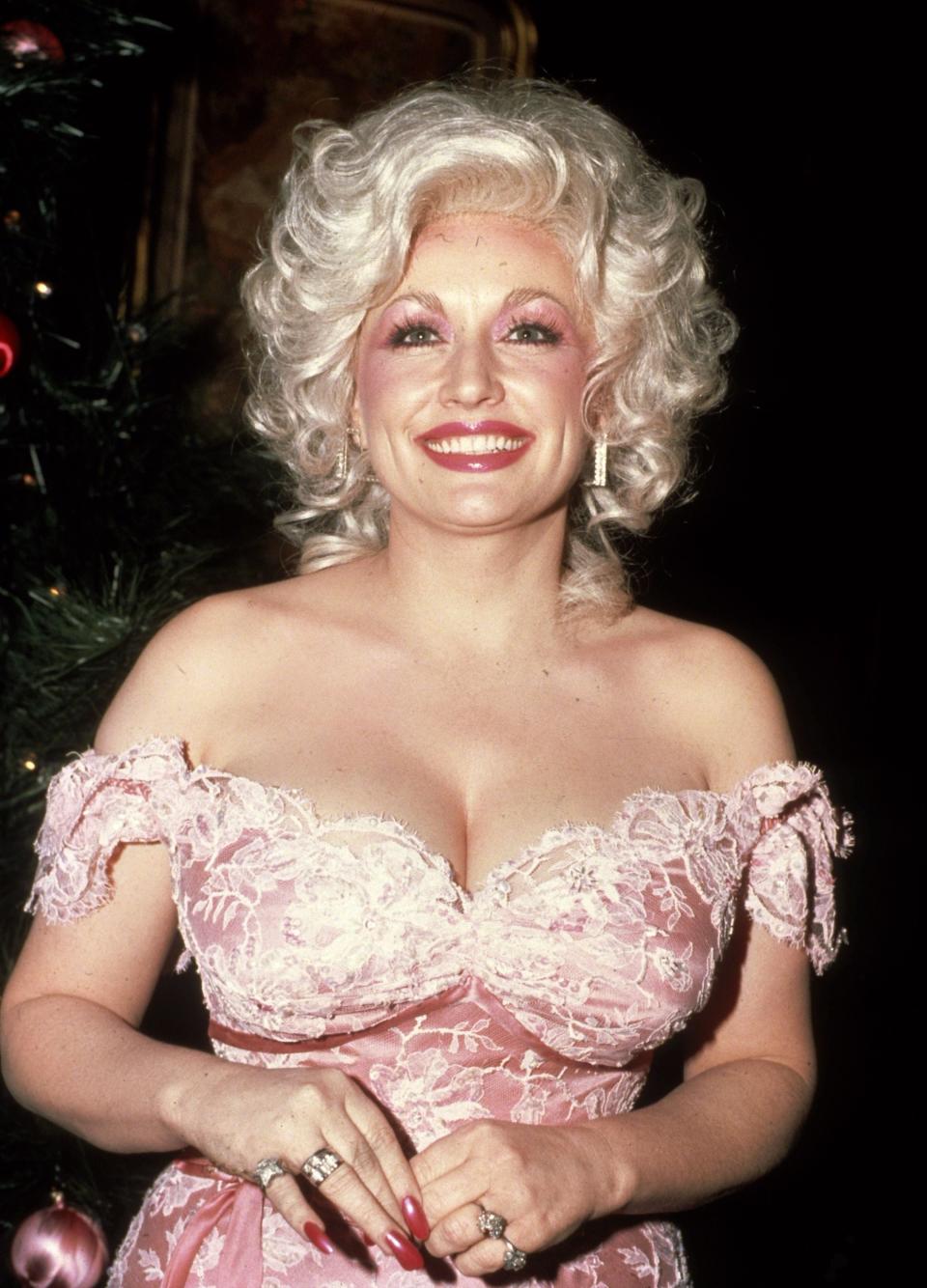 NEW YORK, NY - CIRCA 1981: Dolly Parton circa 1981 in New York City. (Photo by Robin Platzer/Images/Getty Images)