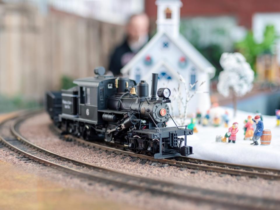 holiday model train