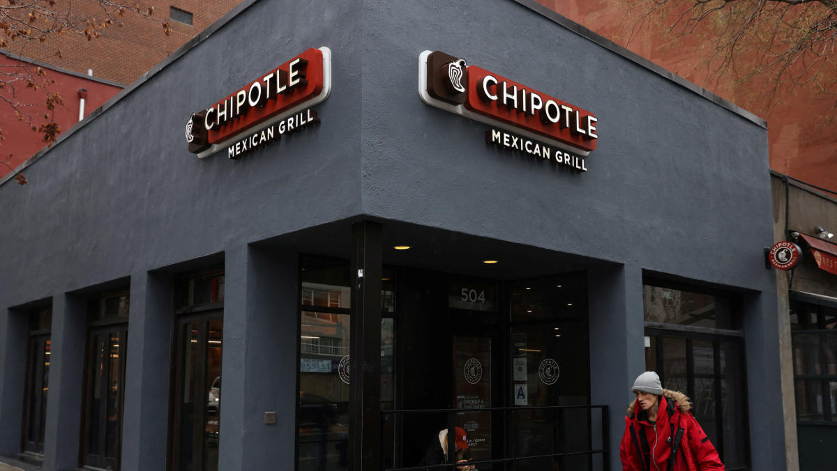 Chipotle reports strongerthananticipated Q1 revenue, sees samestore