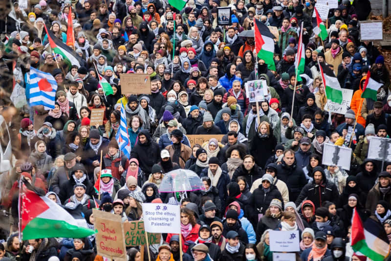Pro-Palestinian protesters in Berlin demand end to the war