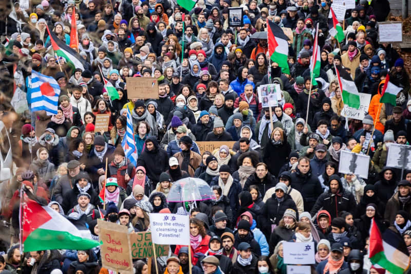 People take part in a demonstration in solidarity with the Palestinian people amid the ongoing conflict between Israel and Hamas. Christoph Soeder/dpa