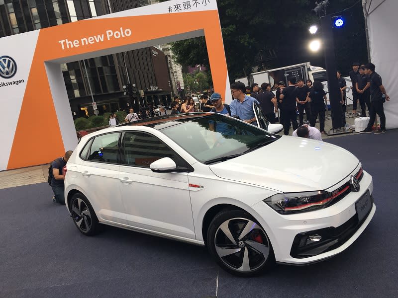 New Polo GTI搭載全新2.0L四缸渦輪增壓引擎，擁有200hp／32.6kgm強悍性能，搭配6速DSG自手排，可在6.7秒內完成百公里加速。