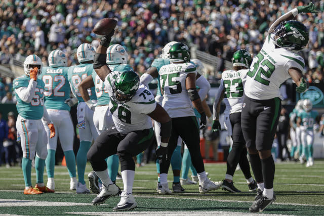 Jets snap AFC East skid in blowout win over Dolphins