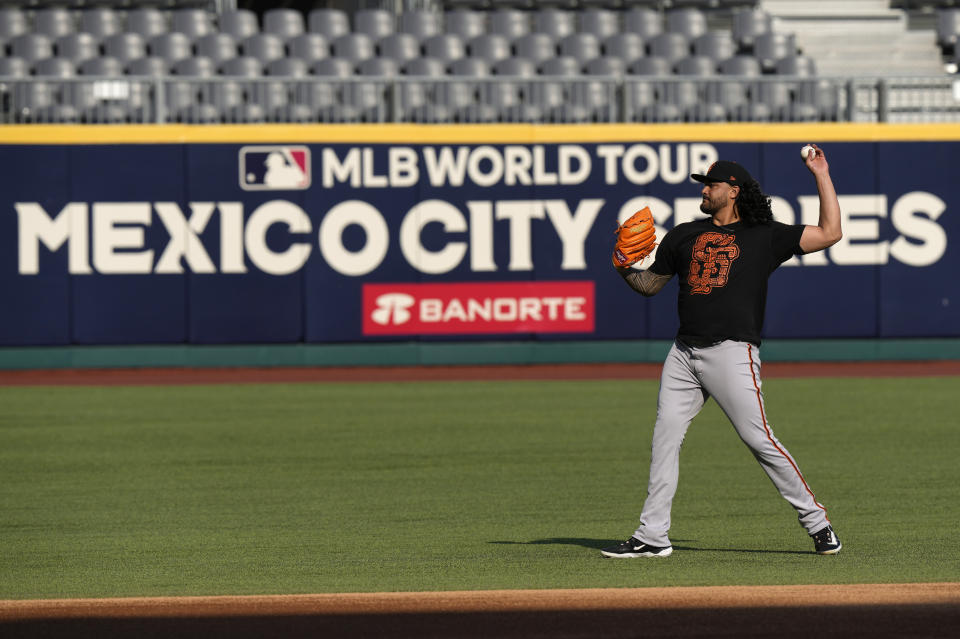 San Francisco Giants starting pitcher Sean Manaea throws a ball during a practice session at the Alfredo Harp Helu Stadium, in Mexico City, Friday, April 28, 2023. (AP Photo/Fernando Llano)