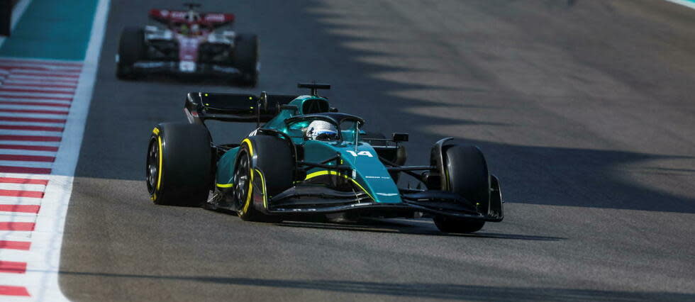 Fernando Alonso a pu prendre en mains la monoplace utilisée cette saison par Aston Martin lors d'une séance d'essais d'après-saison organisée sur le circuit de Yas Marina.  - Credit:FLORENT GOODEN / DPPI / DPPI via AFP