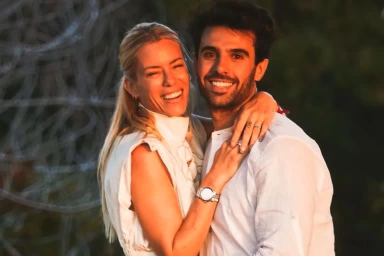  Manu Urcera le propuso matrimonio a Nicole en enero pasado 