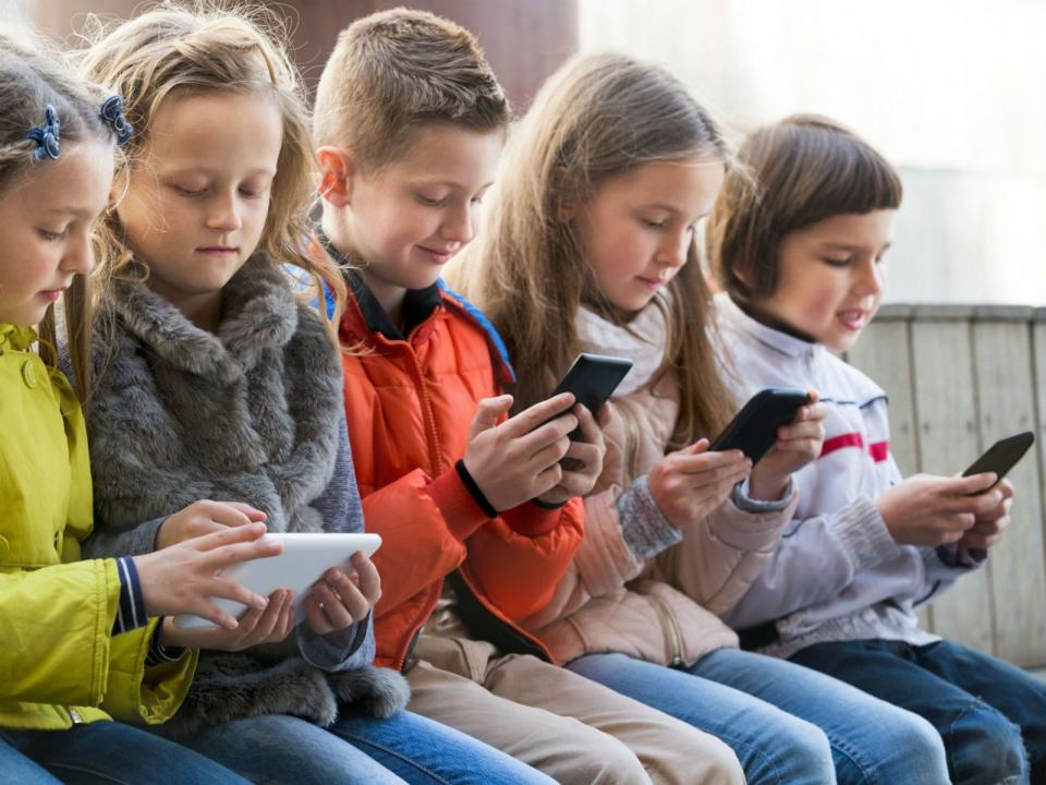 Los niños usan smartphones cada vez a más temprana edad