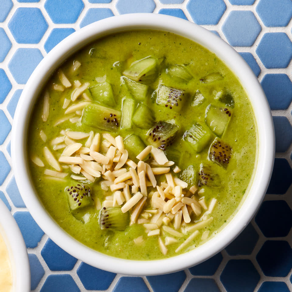 Almond-Matcha Green Smoothie Bowl