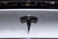 <p>Auf dem Forschungs- und Energiemarkt kann Tesla punkten. Beim Hauptgeschäft, den Autos, leider nicht. Rund 39.000 Fahrzeuge mussten in den USA im Jahr 2017 zurückgerufen werden. Ein häufiger Grund war dabei die defekte Parkbremse. </p>