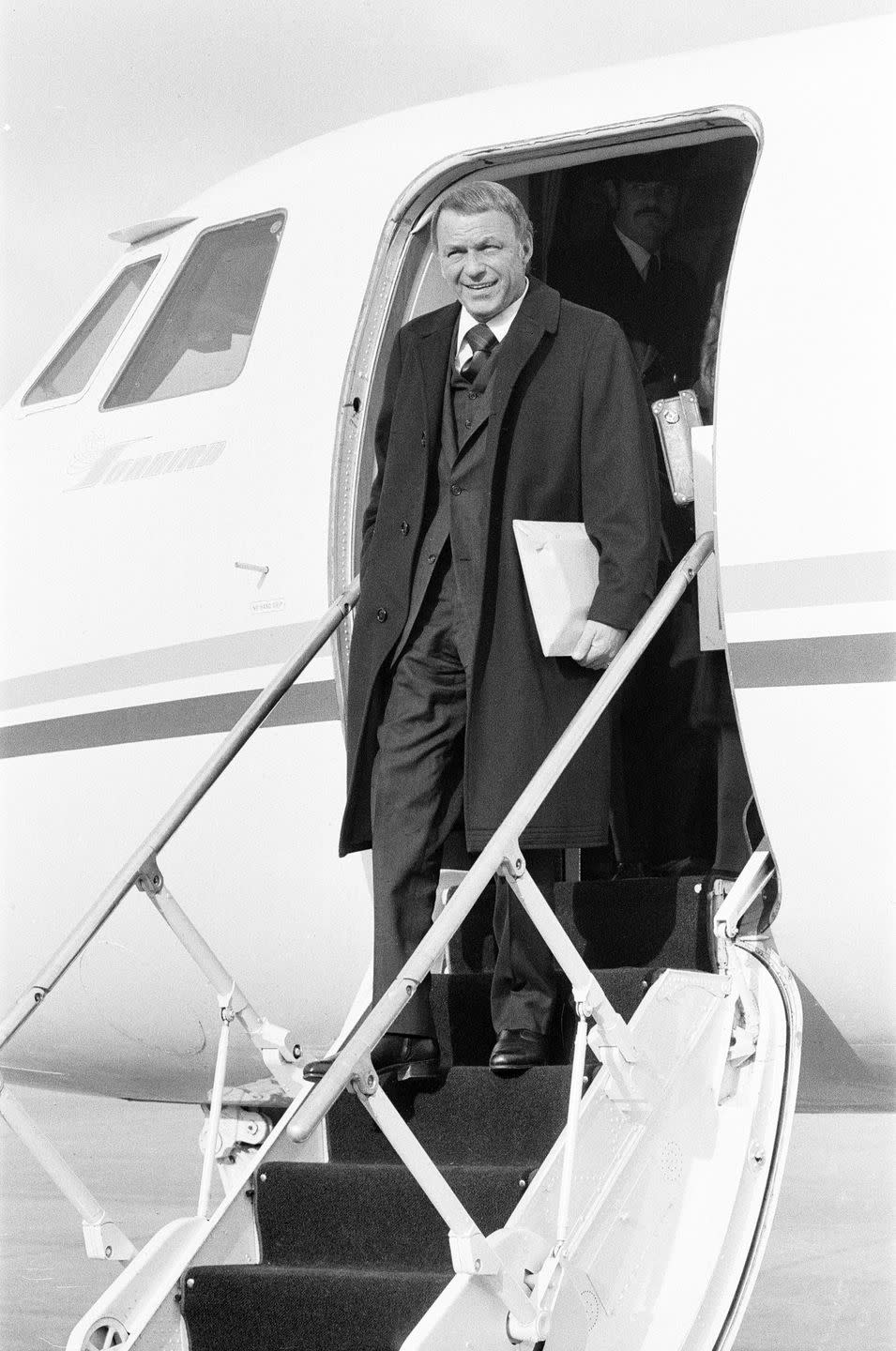 These Photos of Celebrities on Planes in the '70s Make Flying Actually Look Fun