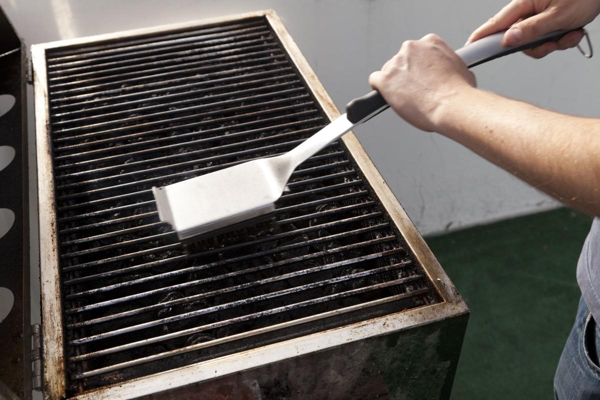 Commercial Griddle Cleaning: How and Why To Do It