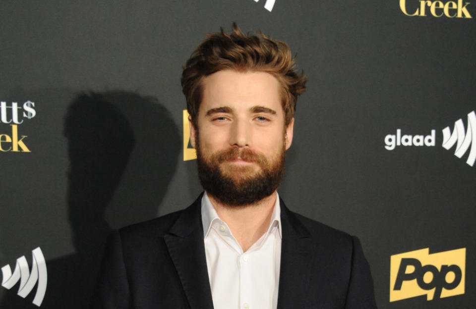 In 2021, actor Dustin Milligan had a very interesting chat with the BuzzFeed team, talking about how he has dealt with sweating while filming, among other things. After being asked what was one thing fans had probably not noticed on ‘Schitt’s Creek’, Milligan said: “I'm a human being and that means that I sweat sometimes. There's a lot of scenes in ‘Schitt’s Creek’ where you may not notice this, but I've got paper towels crammed into my armpits. Our lovely costumer on the show would have a hairdryer ready to go, so in-between takes, I'd be standing there getting my armpits blown.”