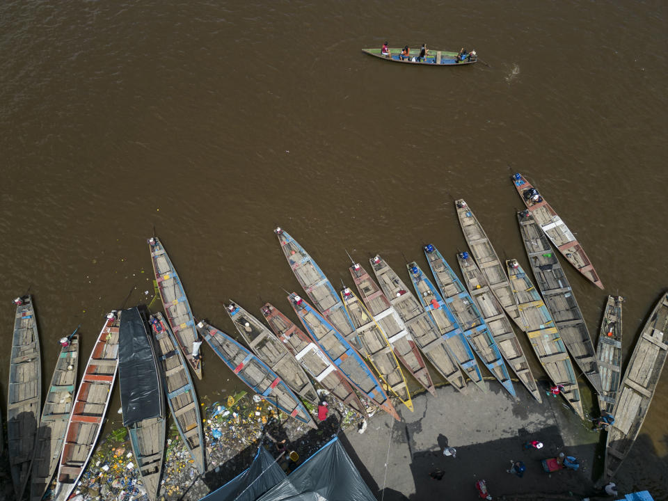 A boat transport commuters on the Itaya river in the Belen neighborhood of Iquitos, Peru, Saturday, May 25, 2024. The Indigenous community in the heart of Peru's Amazon known as the "Venice of the Jungle" is hosting the Muyuna Floating Film Festival, celebrating tropical forests. (AP Photo/Rodrigo Abd)