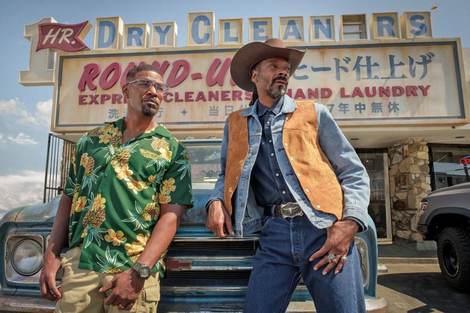 DAY SHIFT. (L-R) Jamie Foxx as Bud and Snoop Dogg as Big John in Day Shift.