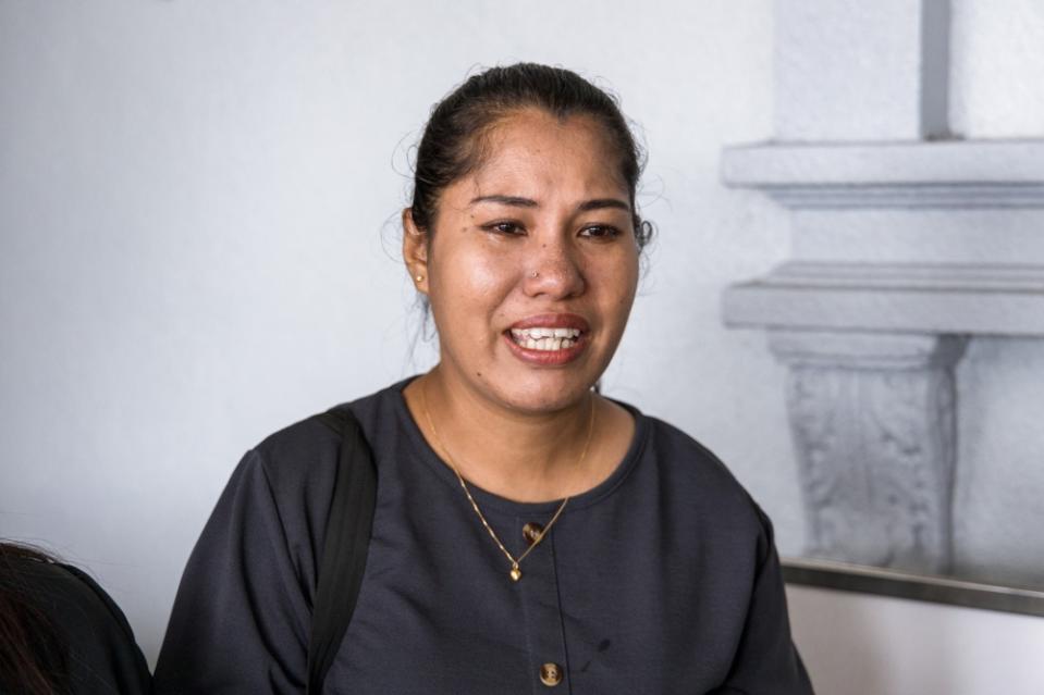 Loh Siew Hong speaks to reporters after court decision at Kuala Lumpur High Court in Kuala Lumpur October 11, 2023. — Picture by Firdaus Latif