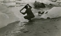 1909 | ALASKA, UNITED STATES: Washing his films in iceberg-choked seawater was an everyday chore for photographer Oscar D. Von Engeln during the summer months he spent on a National Geographic-sponsored expedition in Alaska. (Photo by Oscar D. Von Engeln)