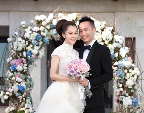 The singer's husband Sean Lee supports her throughout the controversy