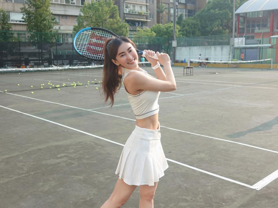 夏米雅最近愛上打網球。（圖／奇蹟製造提供）