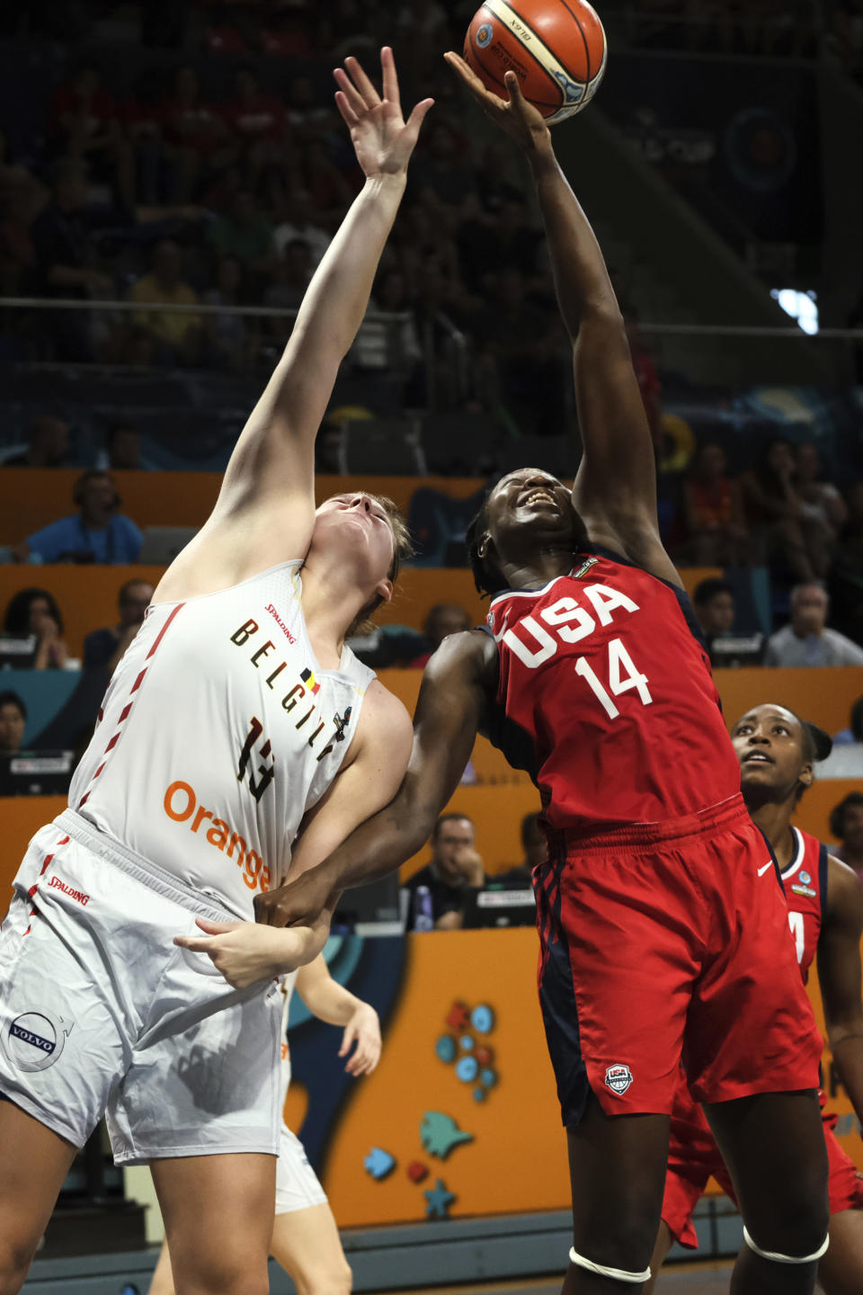Kyara Linskens of the Belgian fights for a rebound against Tina Charles of the United States during the Women's basketball World Cup semi final match between Belgium and the U.S.A. in Tenerife, Spain, Saturday Sept. 29, 2018. (AP Photo Andres Gutierrez)