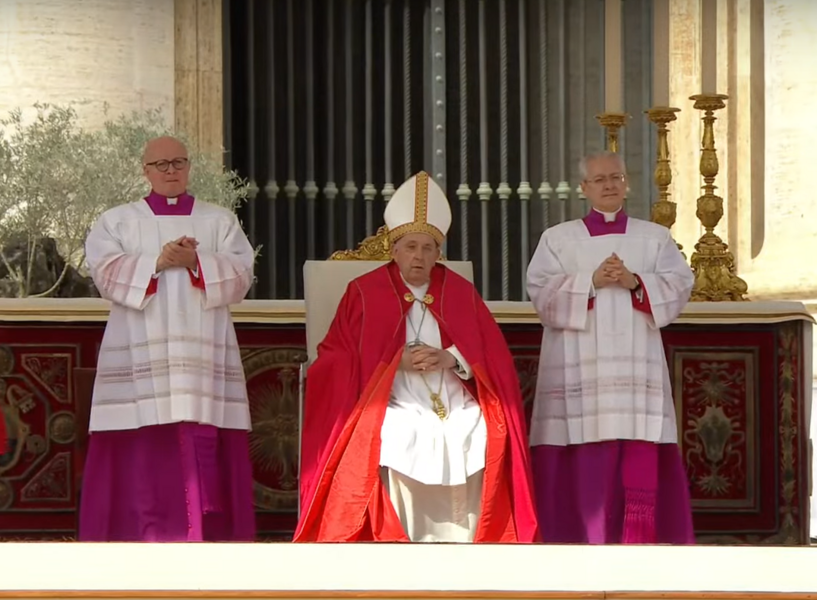 教宗方濟各24日在梵蒂岡舉行的棕櫚主日彌撒儀式上，沒有上台講道。（Photo by 網路截圖）