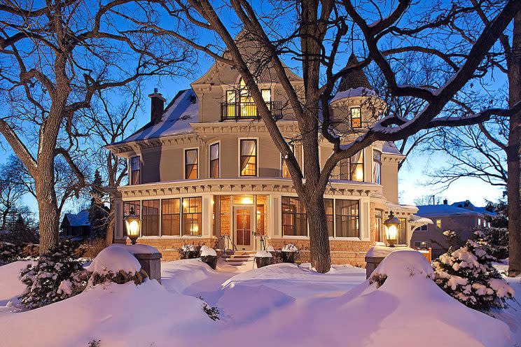 Mary Tyler Moore’s TV residence is located in Minneapolis. (Photo: Landmark Photography/Zillow)